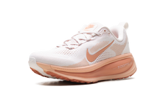 Vomero 18 WMNS"Light Soft Pink Light Madder Root Arctic Orange Madder Root" HM6804 601