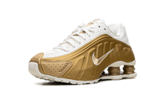 Shox R4 WMNS"Metallic Gold" AR3565 010
