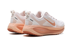 Vomero 18 WMNS"Light Soft Pink Light Madder Root Arctic Orange Madder Root" HM6804 601